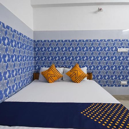 Oyo 73902 Vyttila Residency Kochi Exterior photo