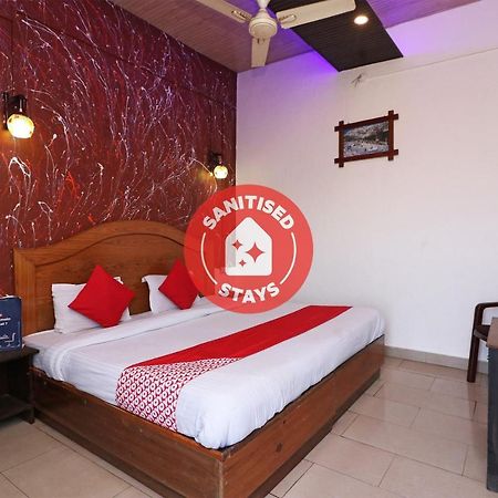 Oyo 73902 Vyttila Residency Kochi Exterior photo