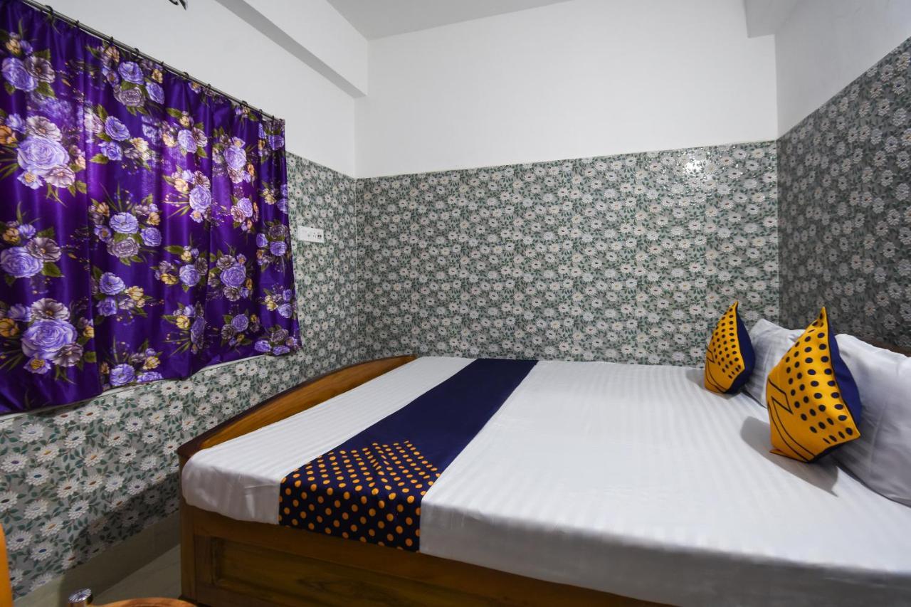 Oyo 73902 Vyttila Residency Kochi Exterior photo
